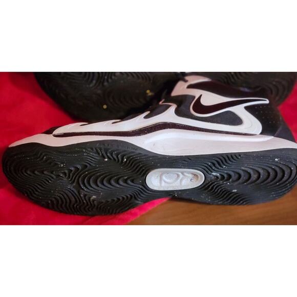 Nike Basketball Shoe Men\'s Black/White Lightly Used Signed Kevin Durant Sz 14 main image 5
